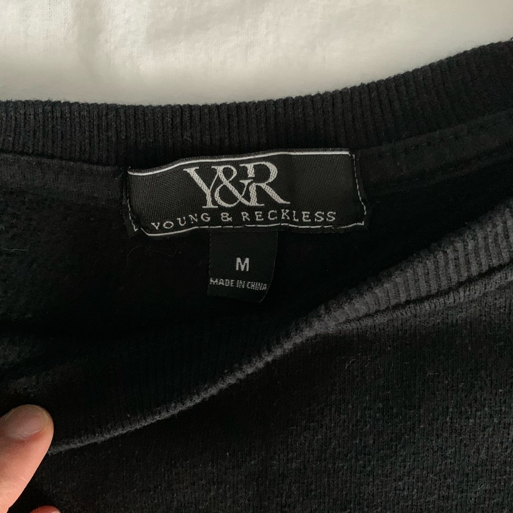 Y & R pullover - Picture 3 of 4